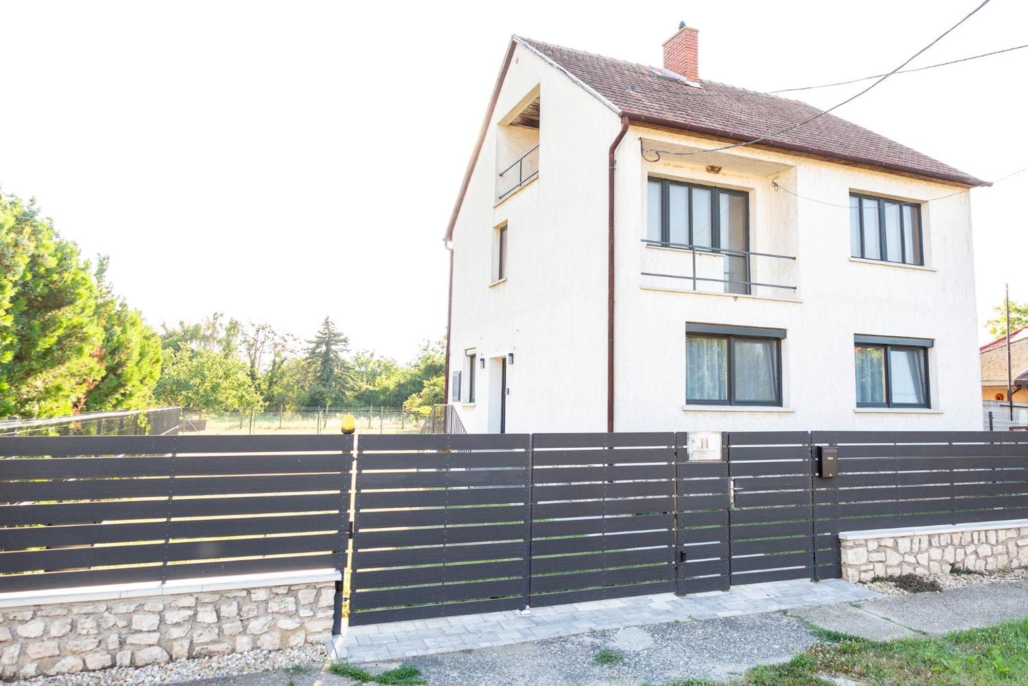 Horvath Apartman Fertőd Exterior foto
